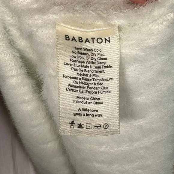 Babton  Aritzia Fuzzy Ribbed White Sweater‎ XS - Picture 6 of 7